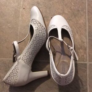 Giani Bernini Vintage looking White high heels!
